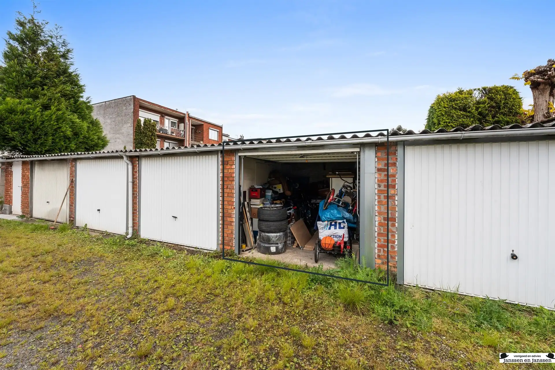 Op te frissen appartement met twee slaapkamers foto 12