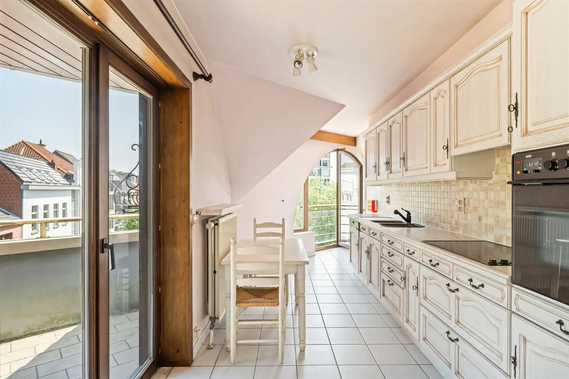 Topgelegen 2 SLK-appartement met veel potentieel foto 8