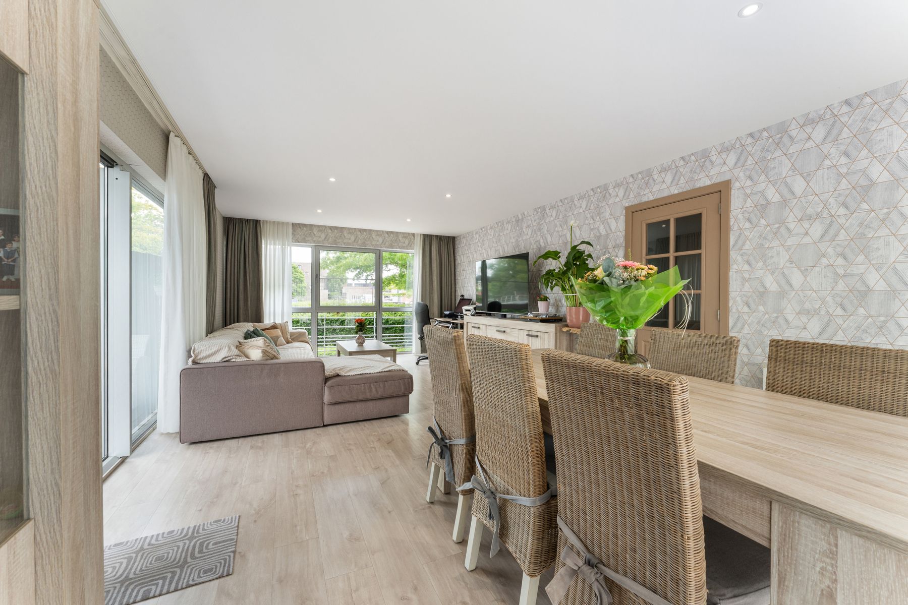 Centraal gelegen appartement met garage en ruime terrassen foto 9