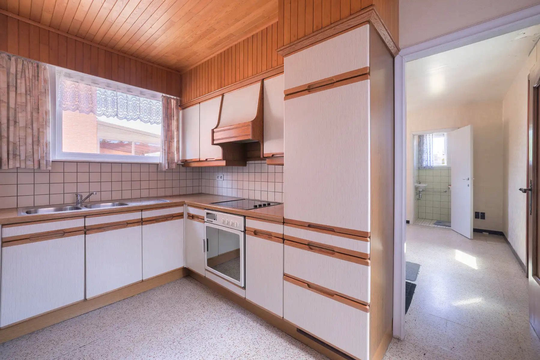 Te renoveren woning met 3 slpks, ruime zolder en diepe tuin in Mol-Ezaart foto 9