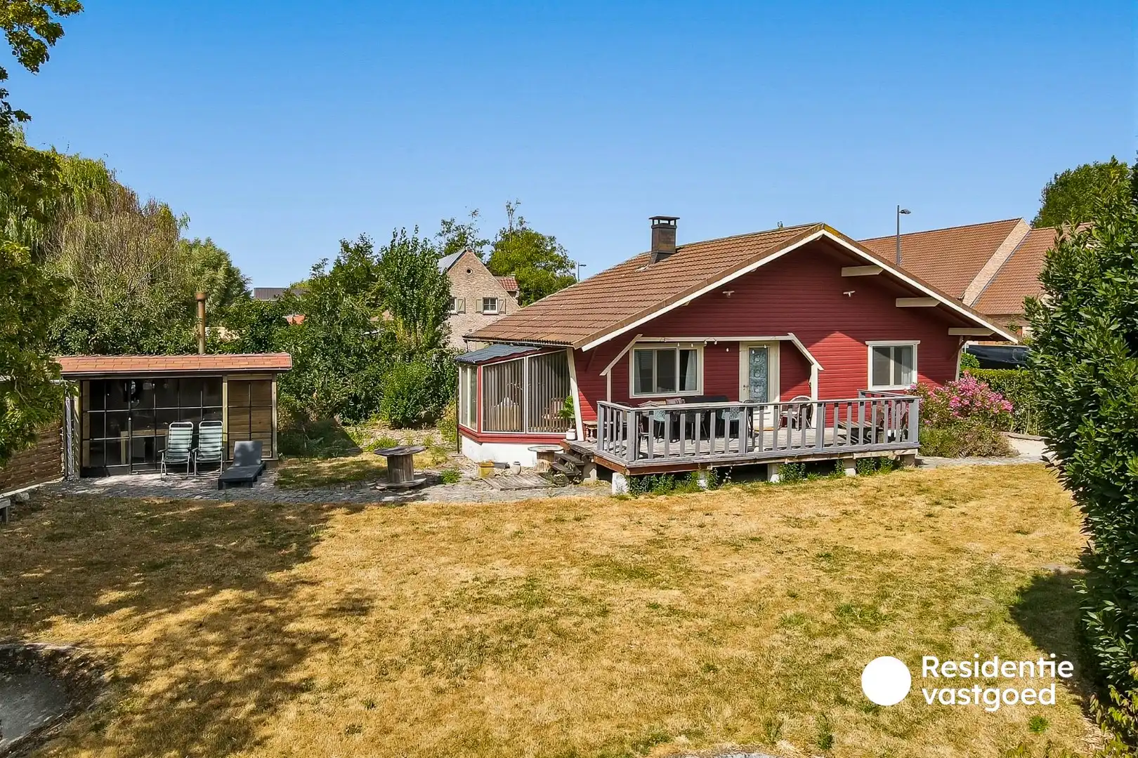 Charmante chalet op ruim perceel foto 18