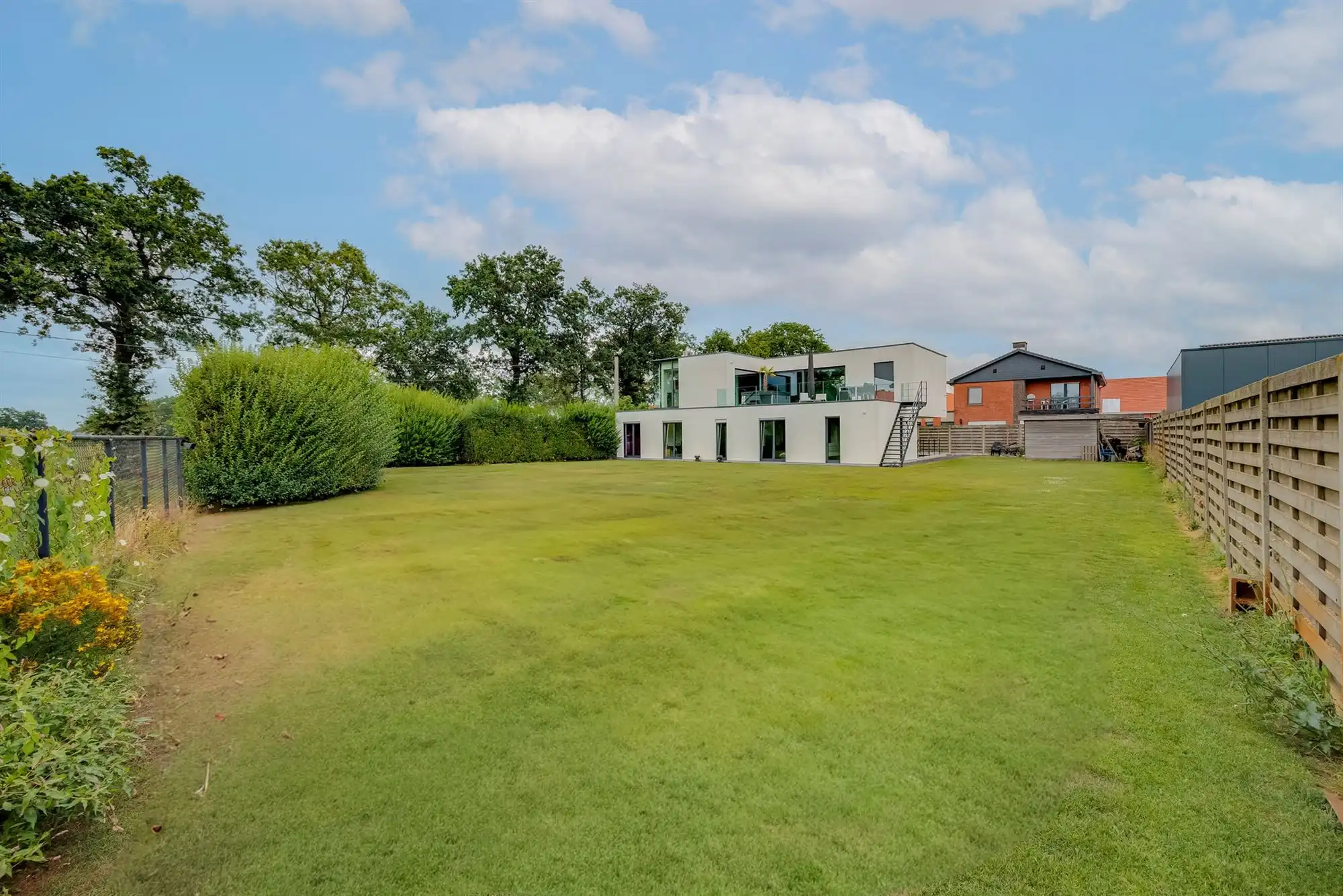 Exclusieve villa met 4 slaapkamers, 4 badkamers en luxueuze multifunctionele kelder op een toplocatie in Kalmthout! foto 12