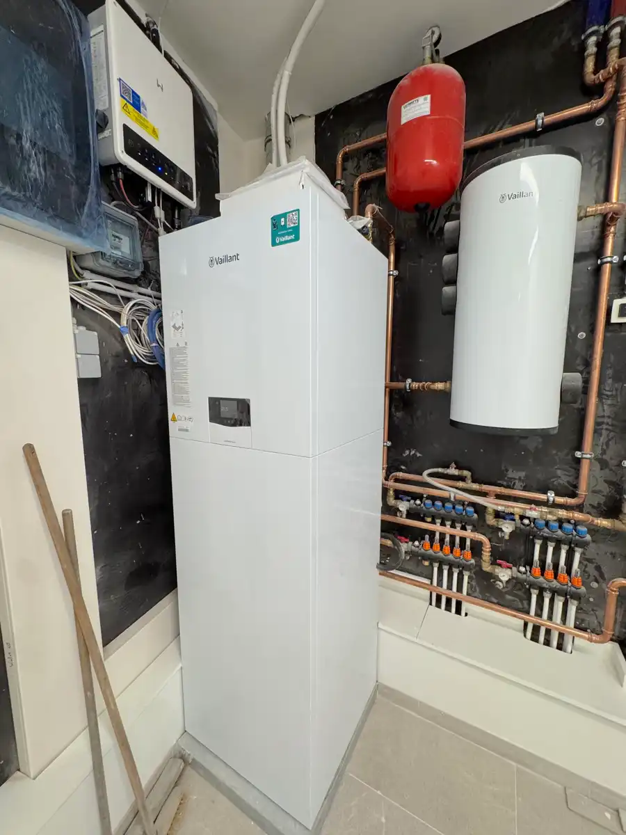 Volledig vernieuwde energiezuinige woning met garage en 3 slpk! foto 11