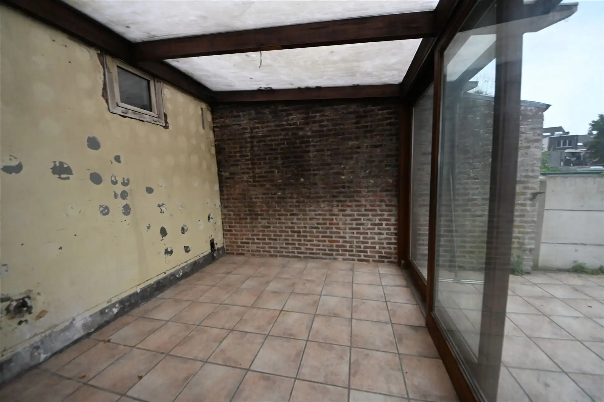 Rijwoning met 2 slaapkamers en tuin met achteruitweg. foto 7
