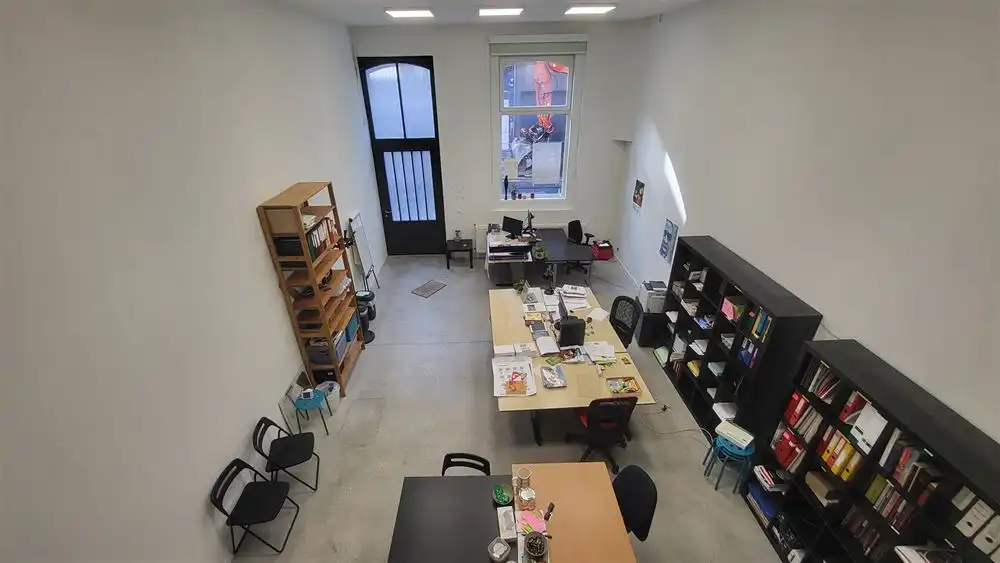 Top gelegen en ingerichte kantoor foto 7