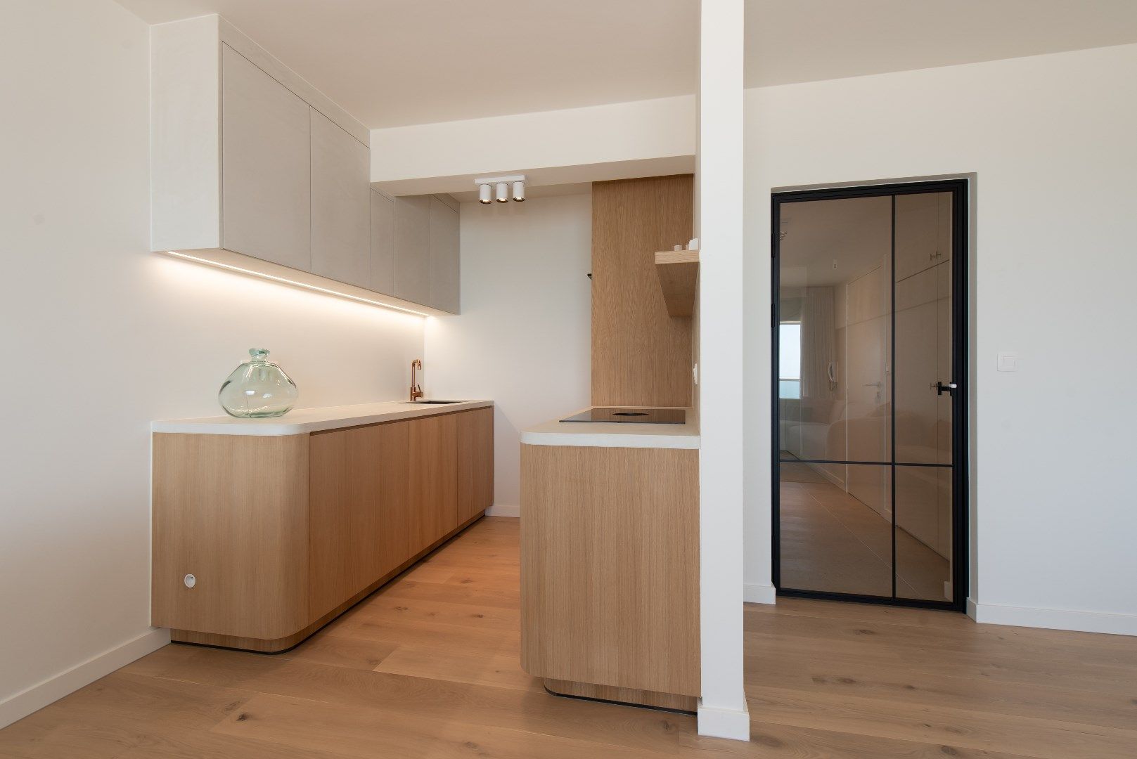 Uniek gerenoveerd doorloopappartement met frontaal zeezicht in residentie Pearl Beach te Middelkerke foto 9
