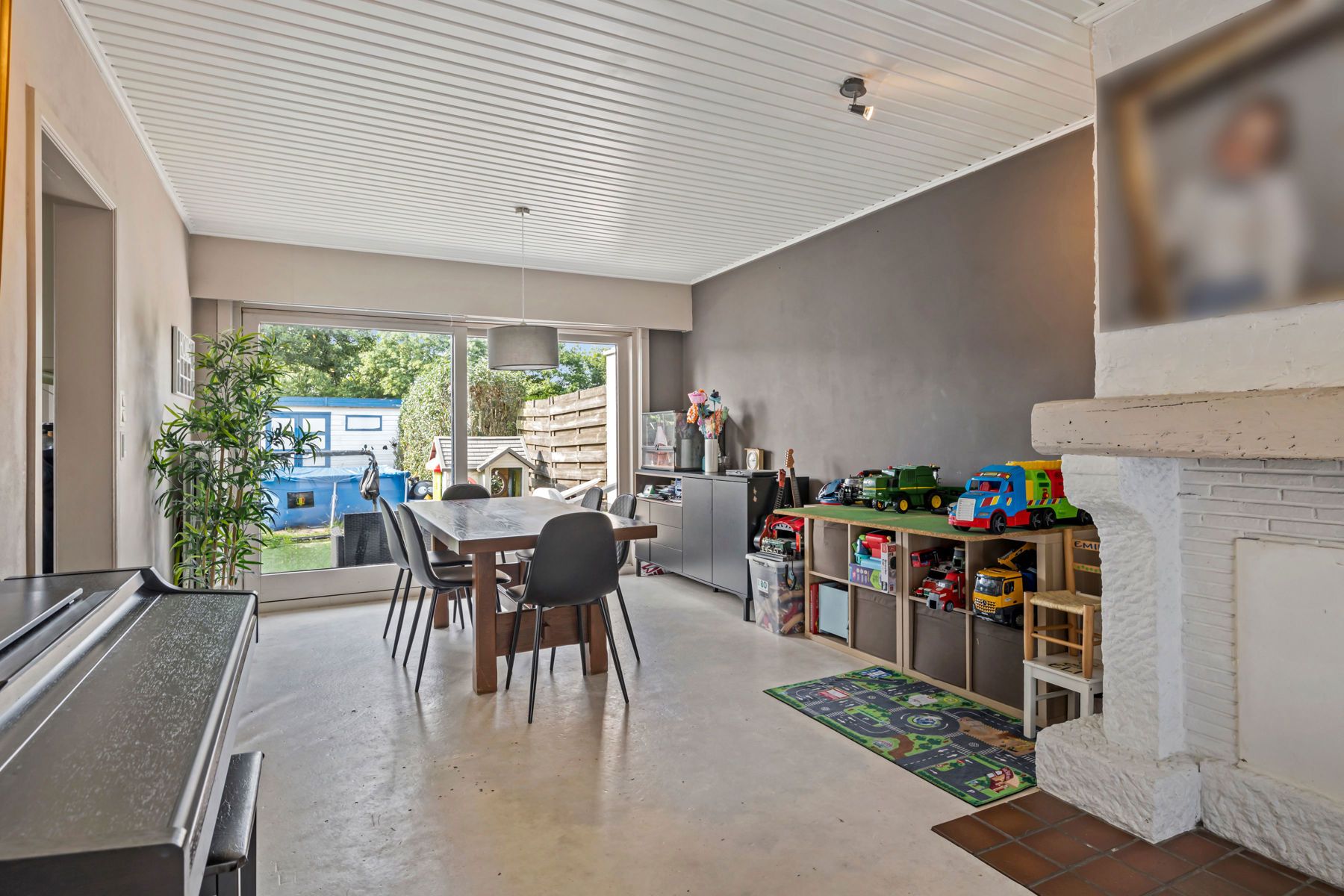 Halfopen bebouwing in residentiële wijk met 4 slaapkamers foto 5
