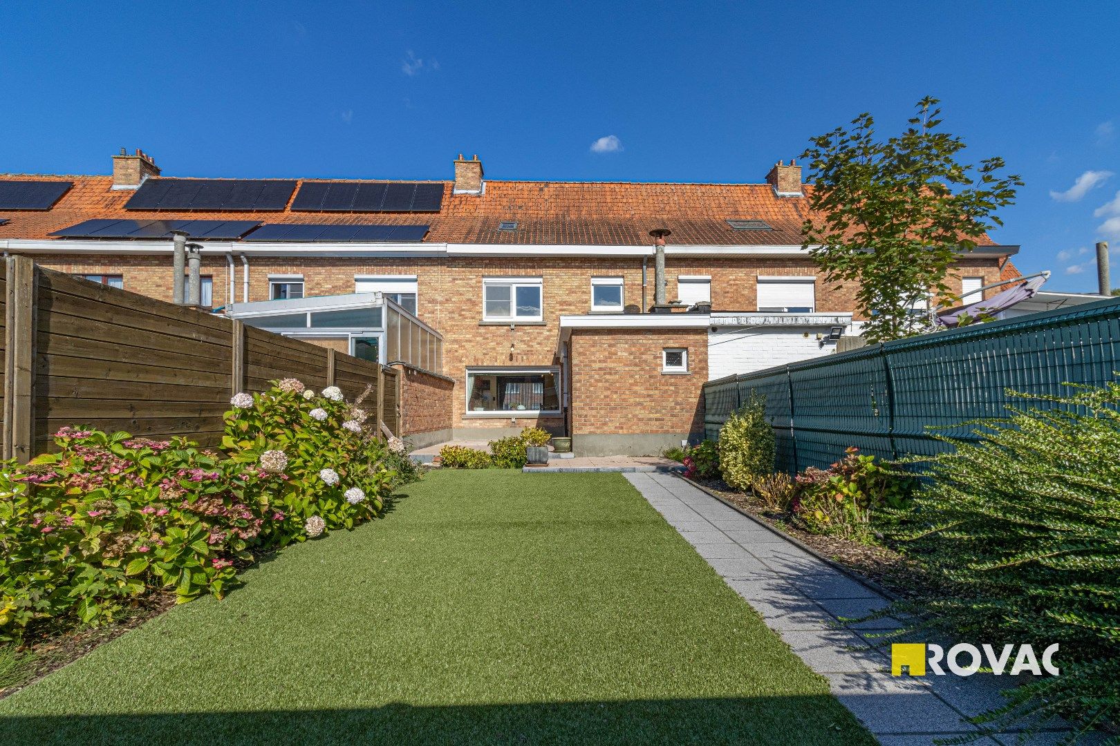 Leuke rijwoning in doodlopende straat met dubbele garage foto 19