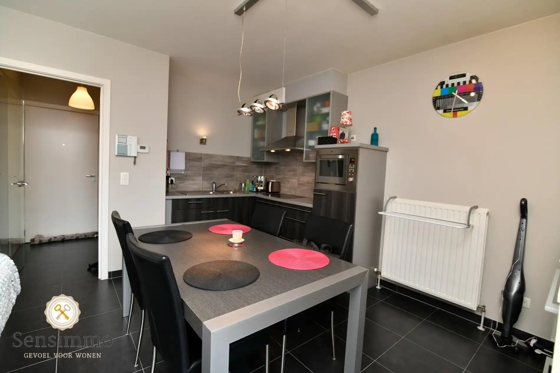 Modern éénslaapkamerappartement met prive parking Stadsplein Genk foto 8