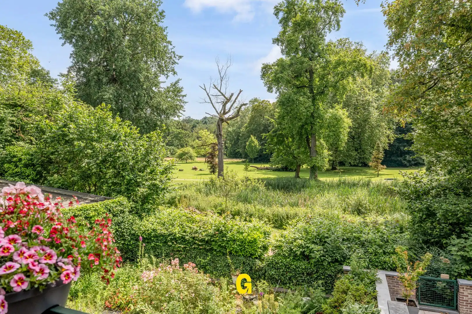 Uitstekend verzorgd 2-slaapkamer appartement in hartje Bilzen, met standplaats, kelderberging en terras met zicht op het Park van Haffmans foto 17