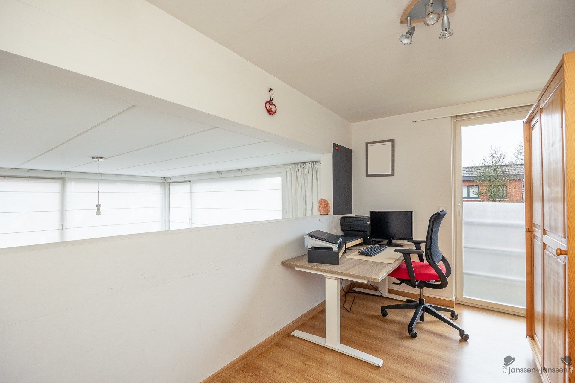 Woning met 4 slaapkamers en praktijk- of kantoorruimte op 744 m² foto 15