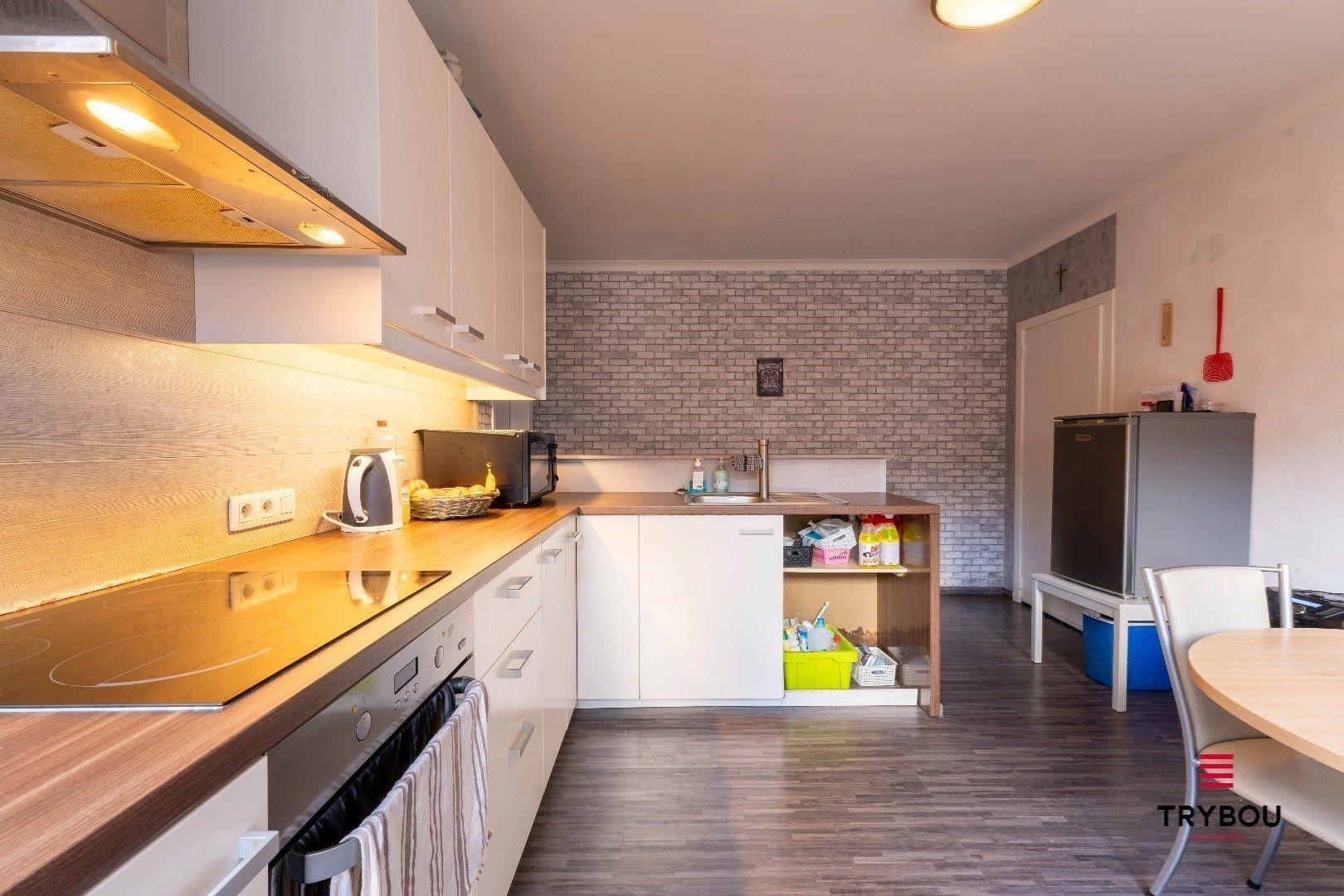 Kwalitatieve karakterwoning met ruime garage, pal in het centrum van Houthulst foto 12