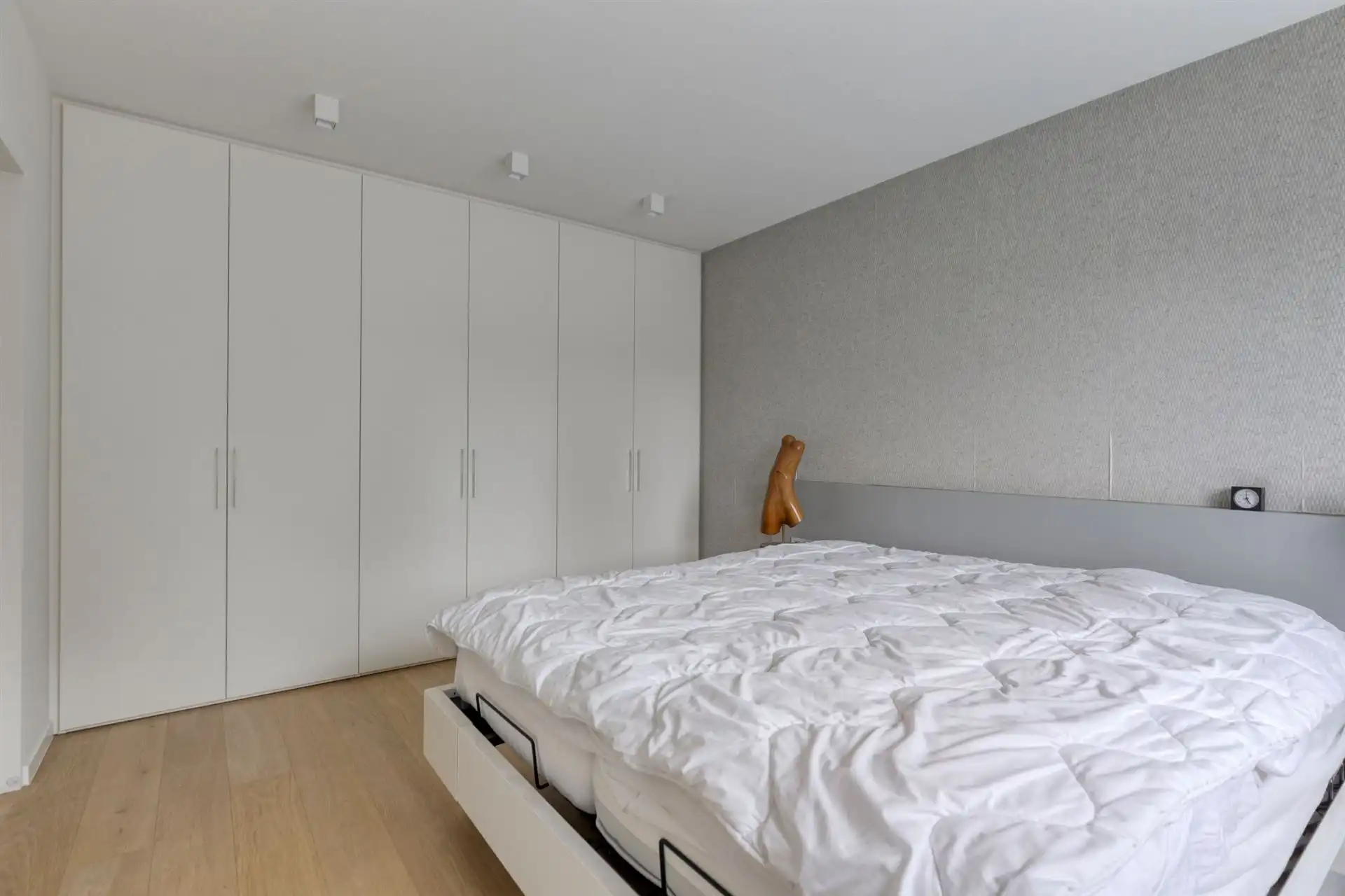 Appartement met 3 slaapkamers en 2 garages. foto 15