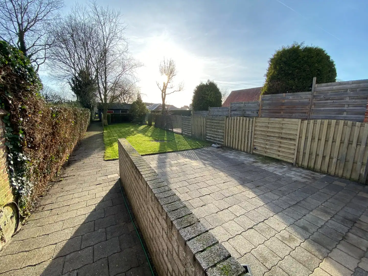 Gerenoveerde half vrijstaande woning met royale tuin en dubbele garage. foto 7