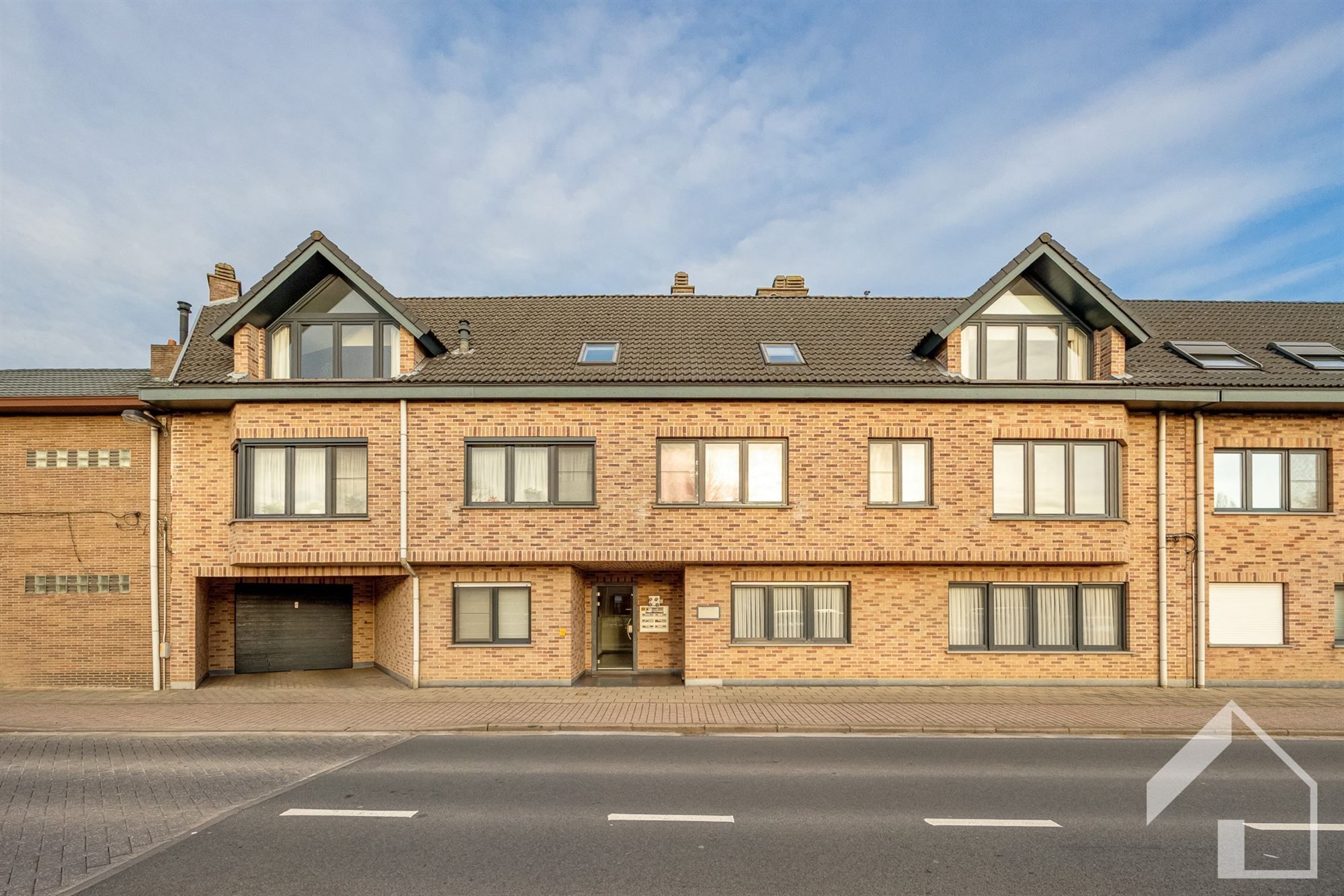 Groot instapklaar appartement van 140m2 met 3 slaapkamers foto {{pictureIndex}}