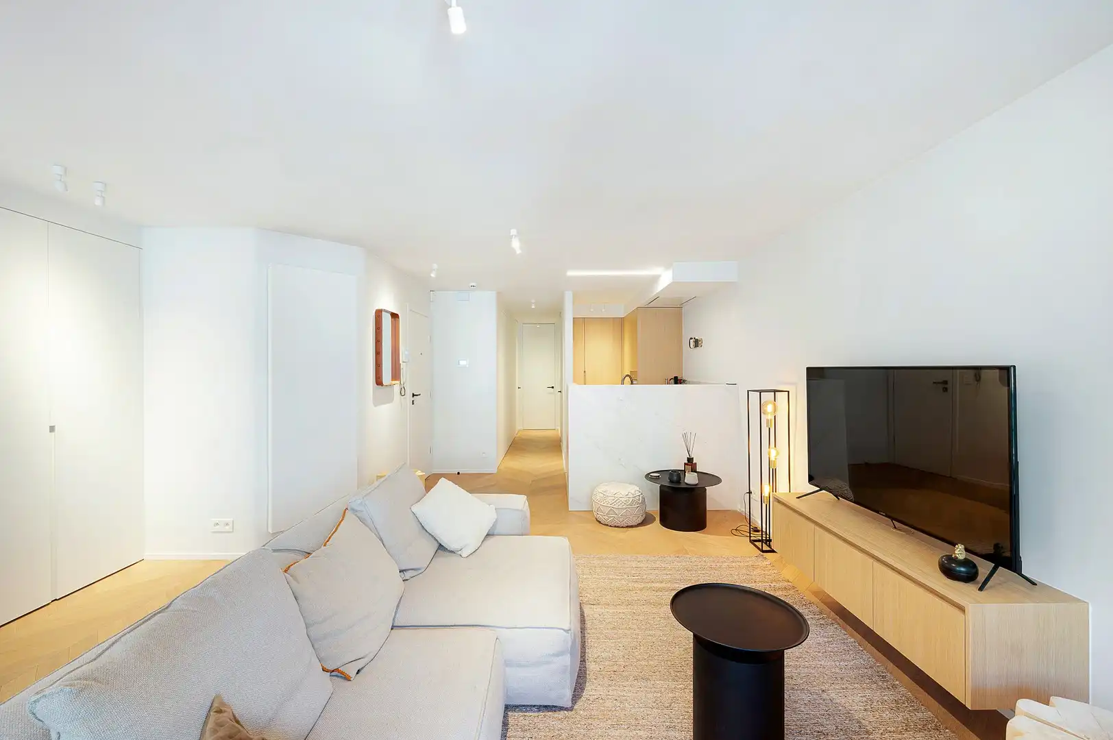 Instapklaar appartement gelegen op een centrale ligging te Knokke, vlakbij de winkels en de zee. foto 14