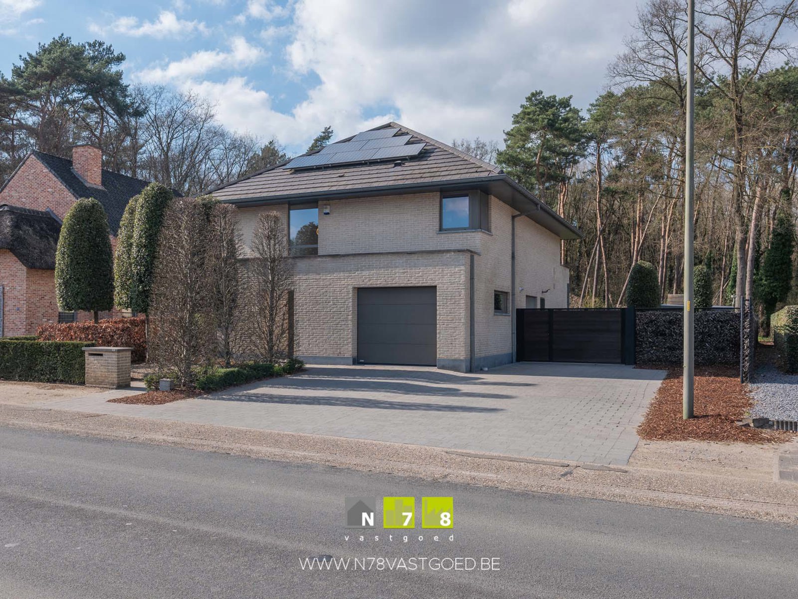 Huis te koop foto {{pictureIndex}}