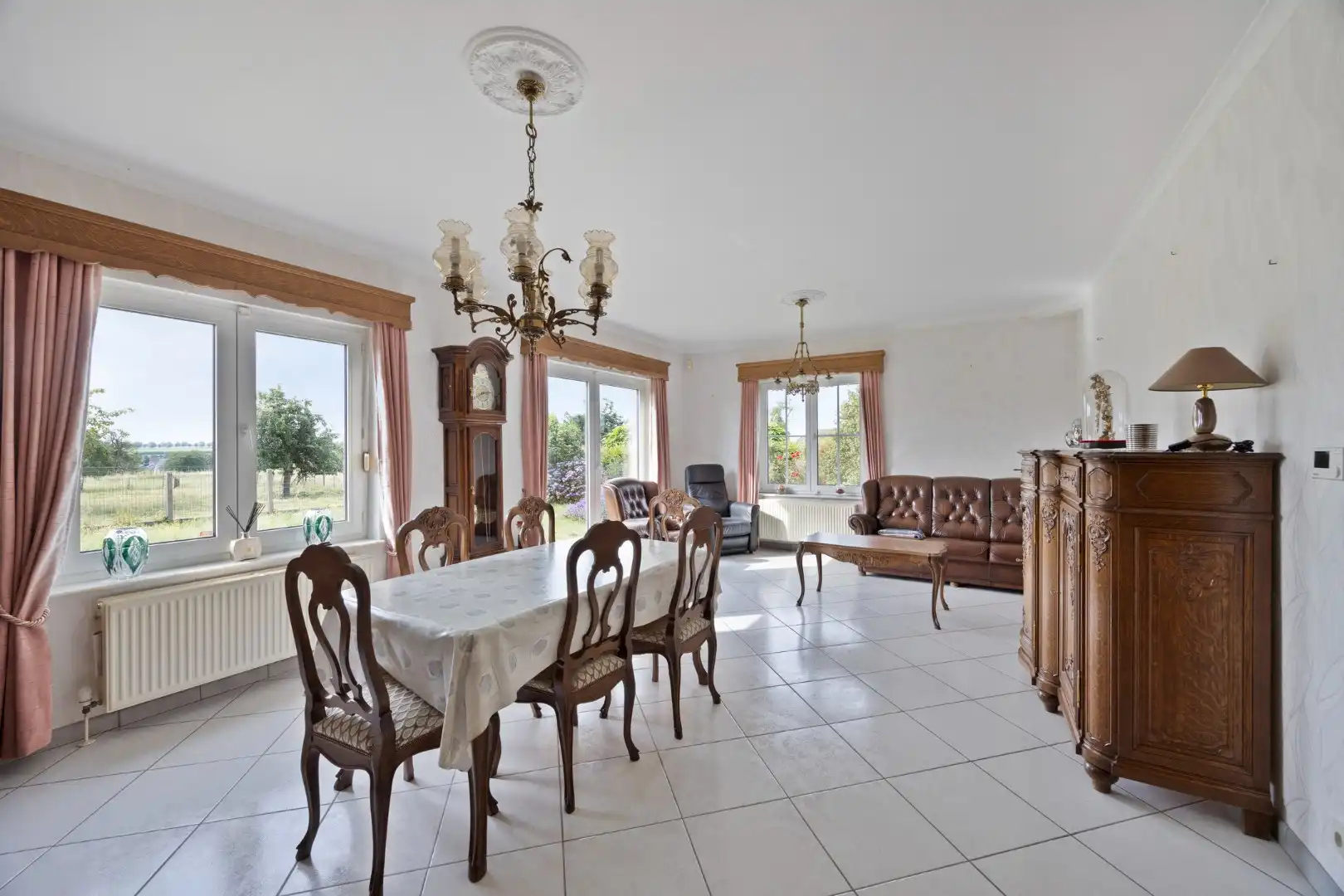 Ruime landelijke woning met tuin en weide op mooi perceel van 21a22ca foto 4