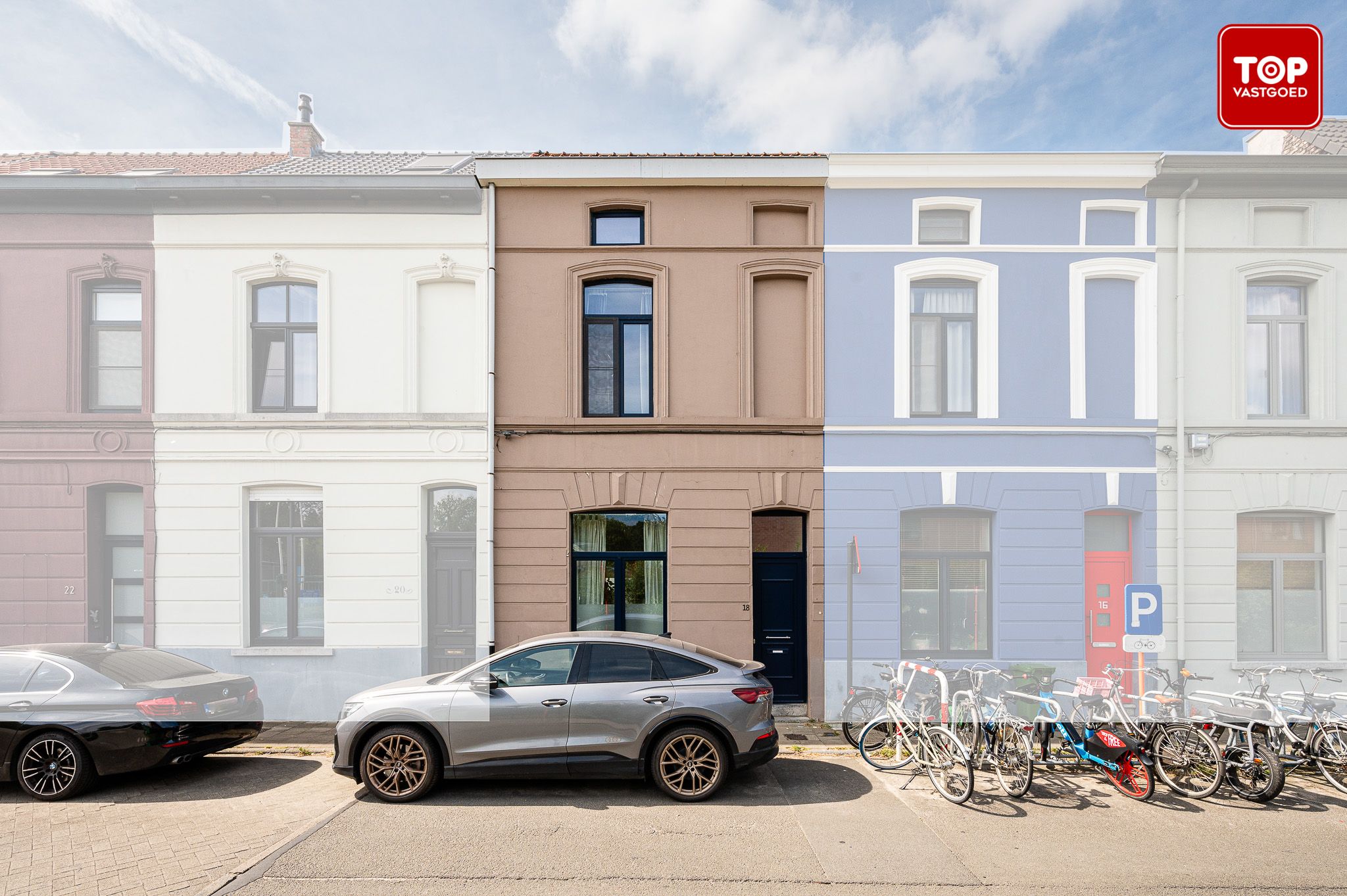 Charmante gerenoveerde rijwoning met 3 slaapkamers op toplocatie foto 2