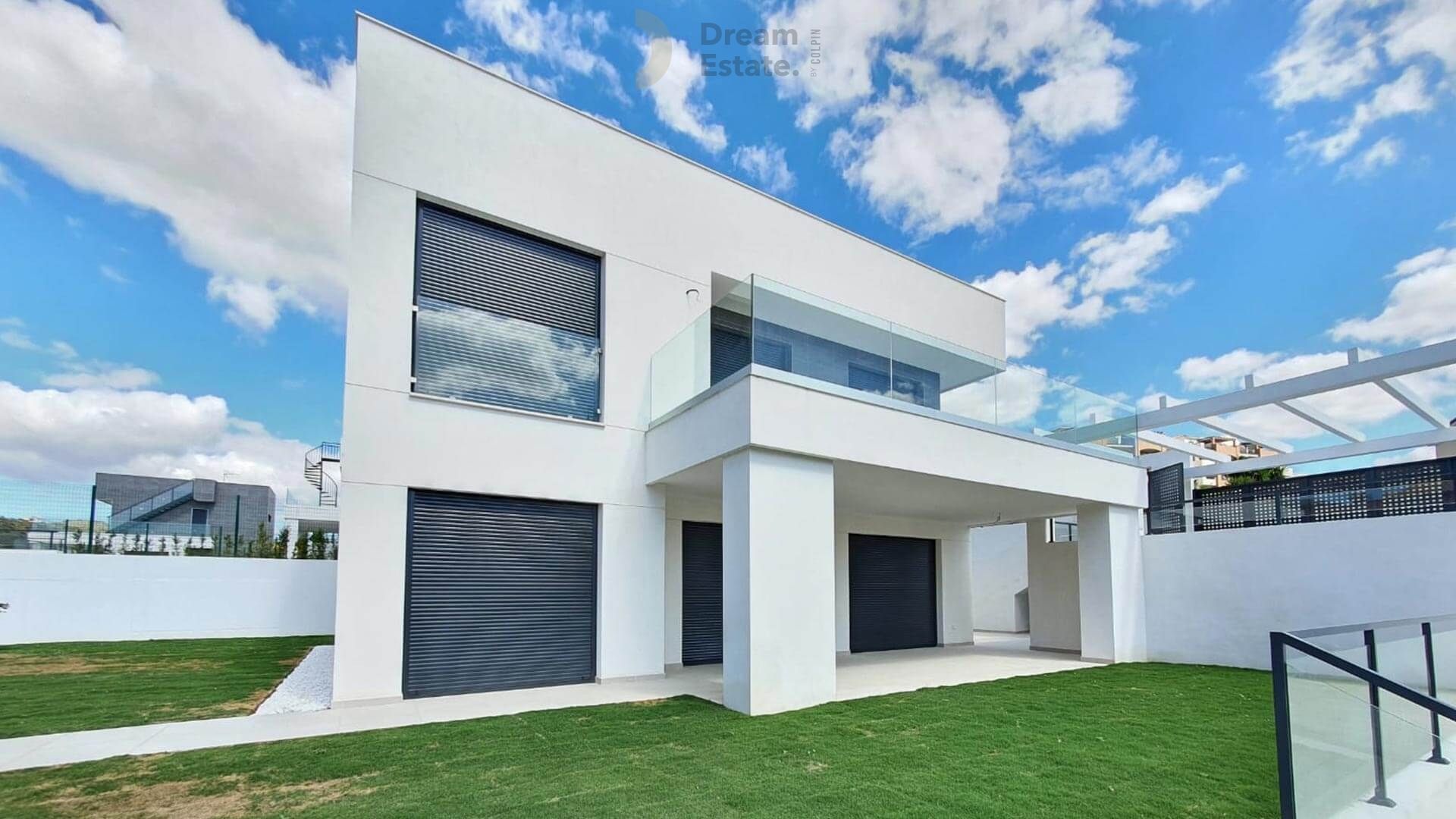 Moderne villa’s in Manilva dichtbij het strand – Slechts 4 beschikbaar foto {{pictureIndex}}