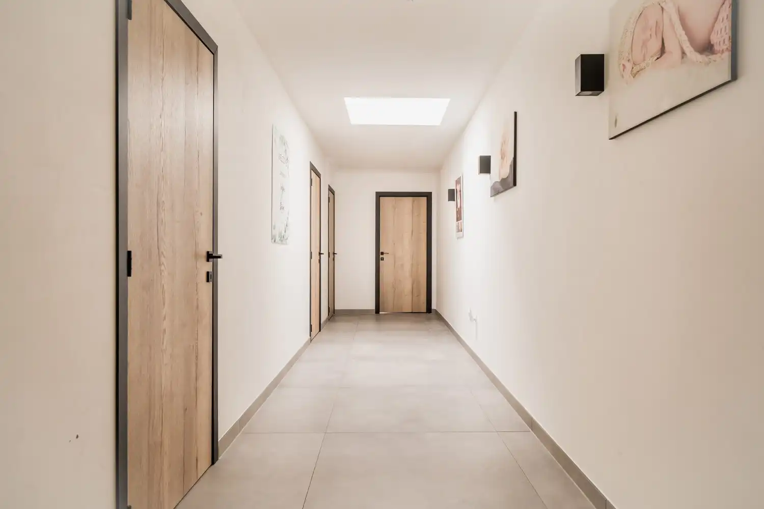 Ruime gerenoveerde woning met 4 slaapkamers en prachtige tuin foto 13