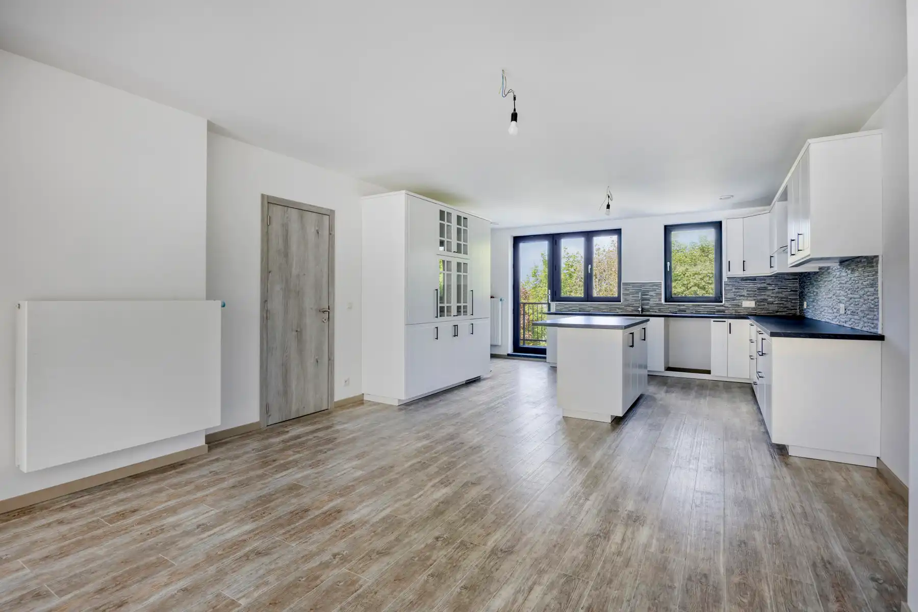 Nieuwbouw triplex met 4 slaap- en badkamers, tuin en parking foto 5