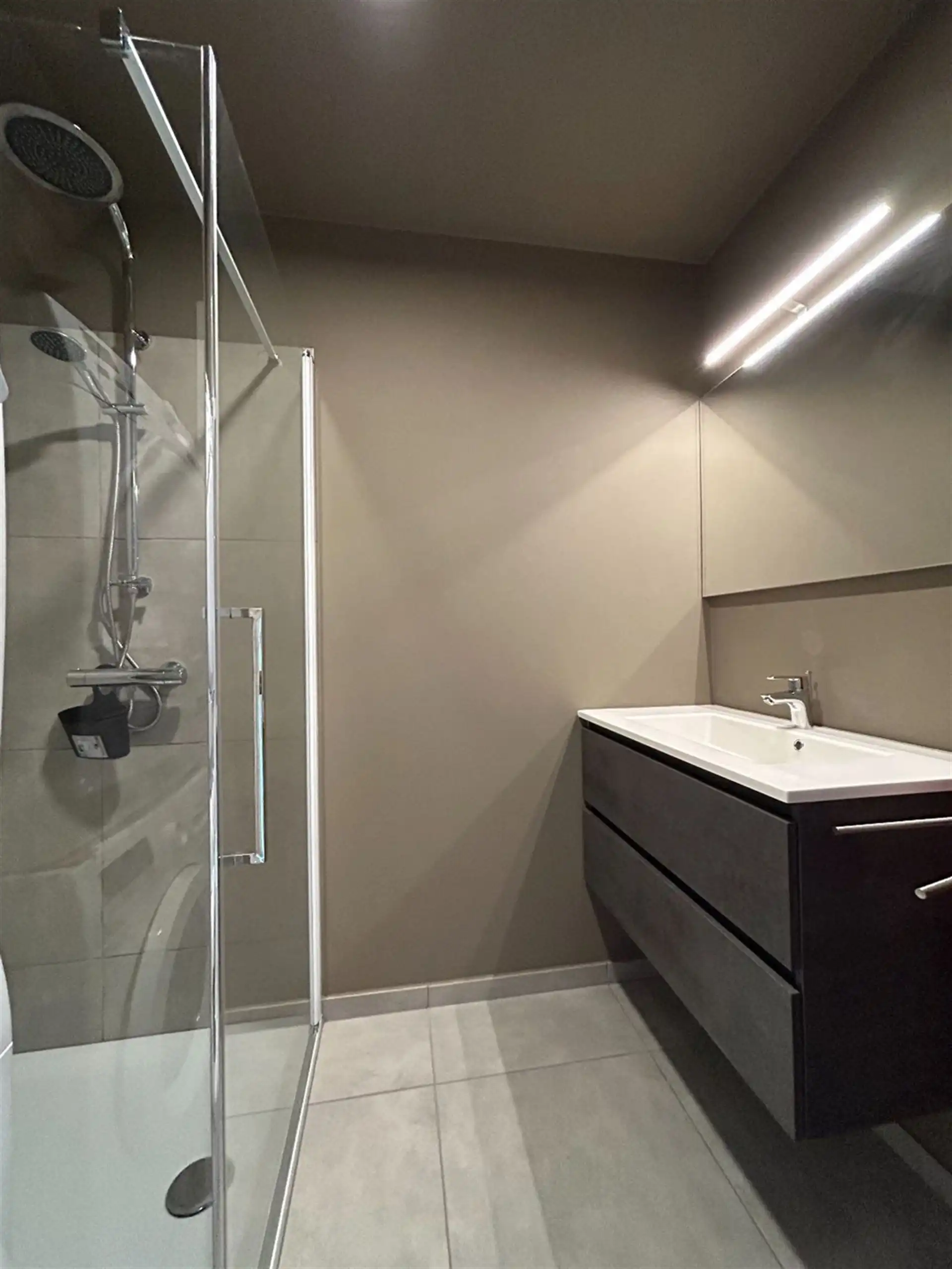 Instapklaar duplexappartement met 1 slpk en autostaanplaats! foto 10
