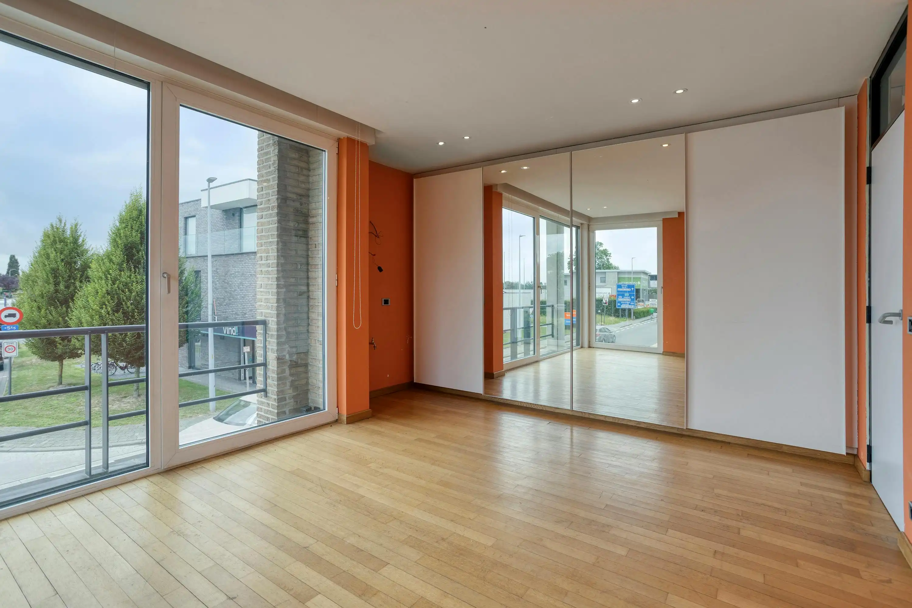 Instapklaar huis met 4 kamers en atelier te koop in Waregem foto 11