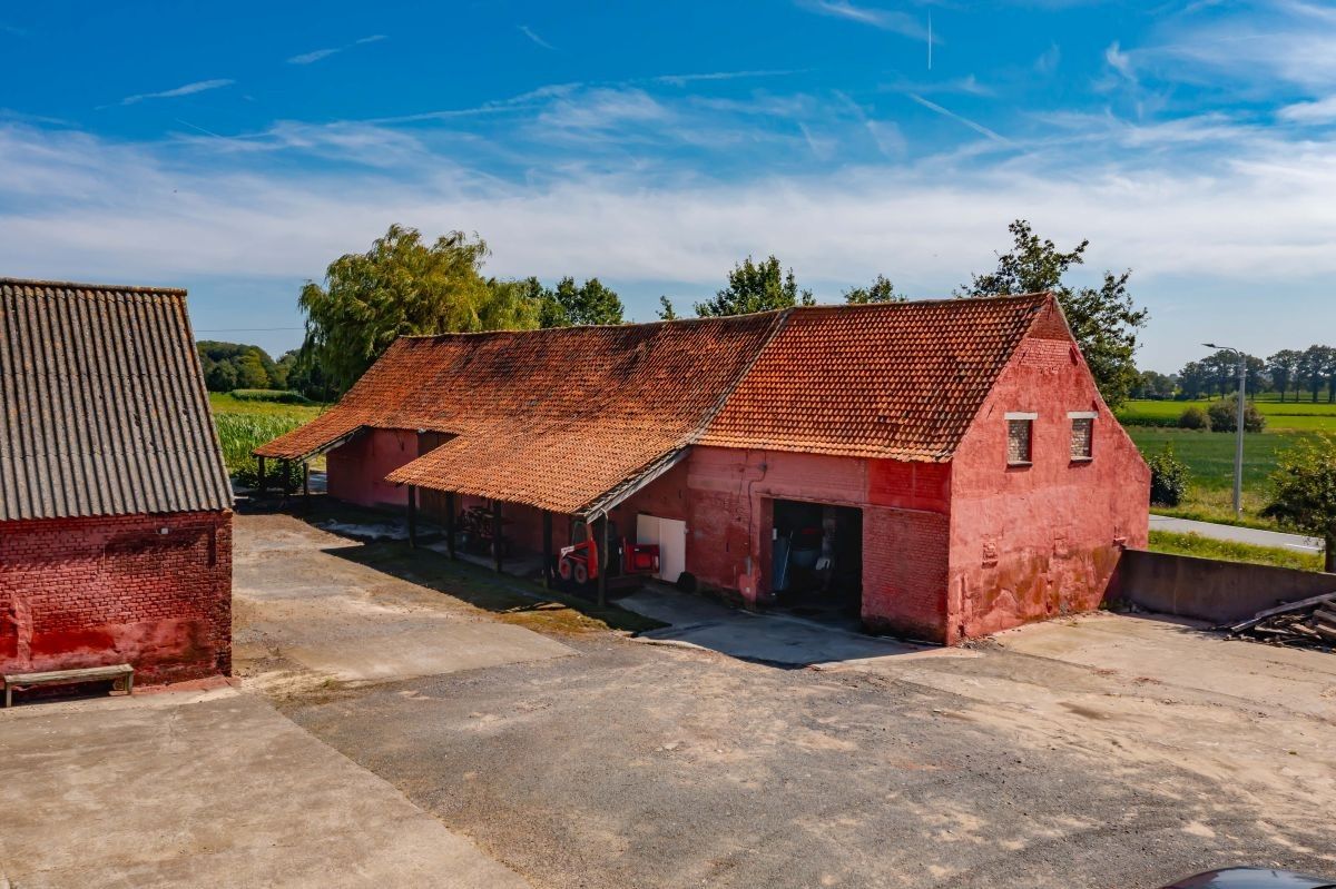 Prachtige hoeve te koop te Kruishoutem op 1,75 ha foto 2