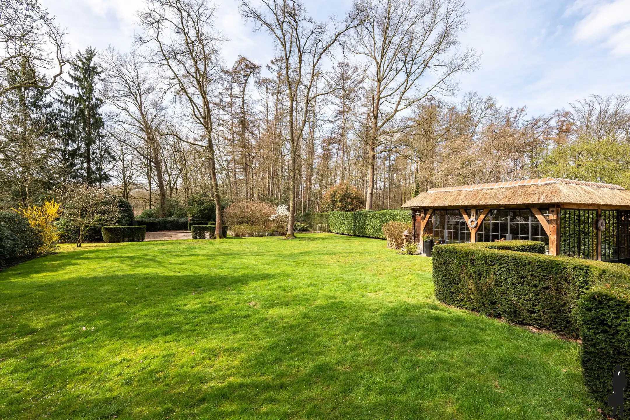 Prachtige villa met uitzicht op de weilanden van het kasteel foto 32