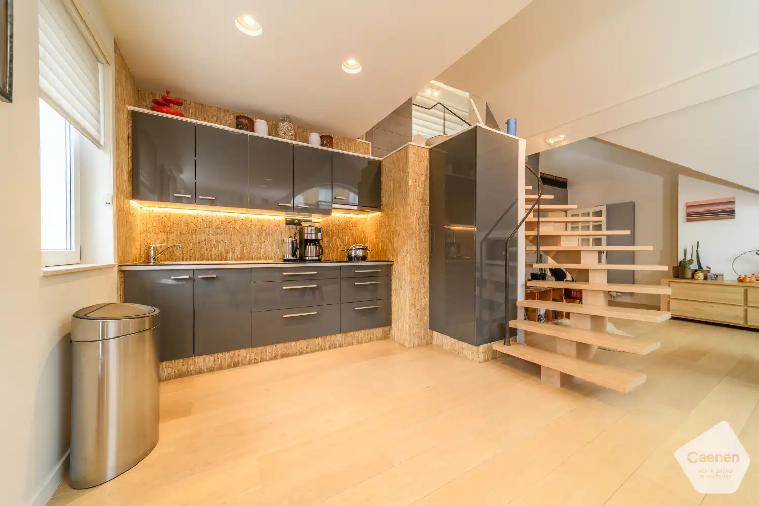 Ruim en lichtrijk appartement te koop in hartje De Panne foto 4