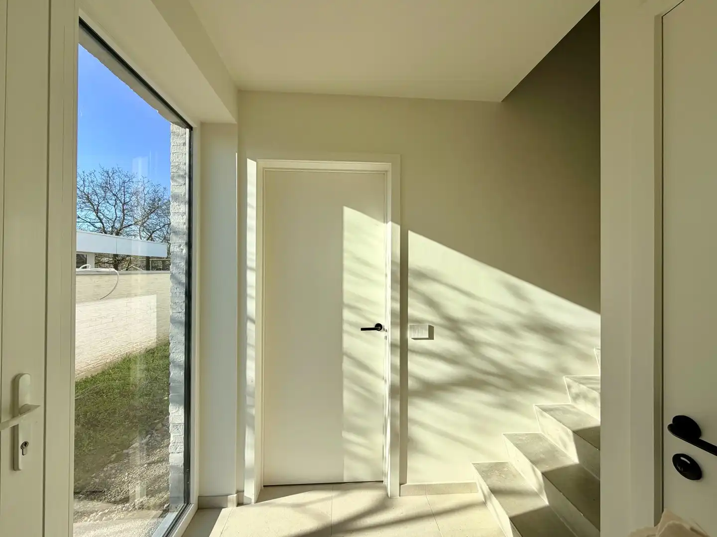 Halfopen nieuwbouwwoning op ruim perceel te centrum Tielt! foto 6