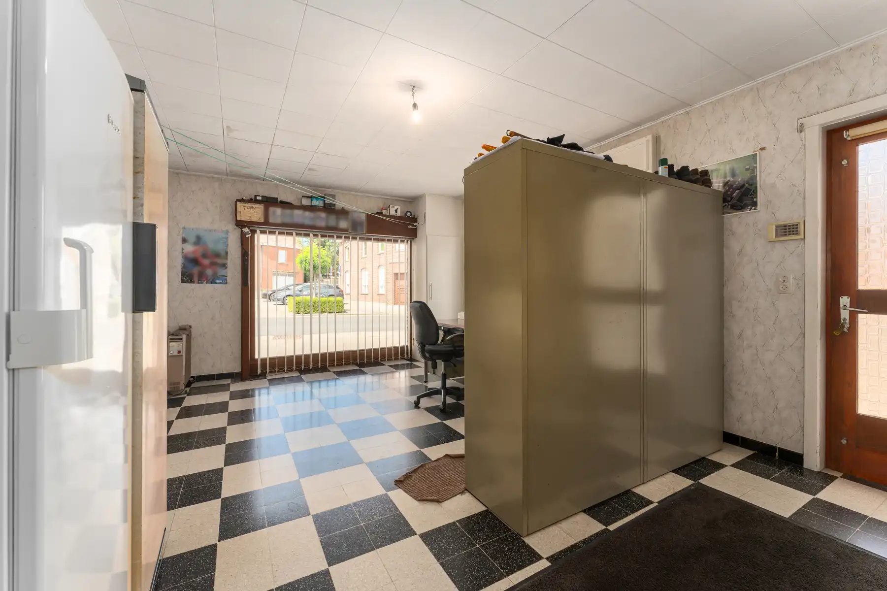 Ruime woning met loods foto 11