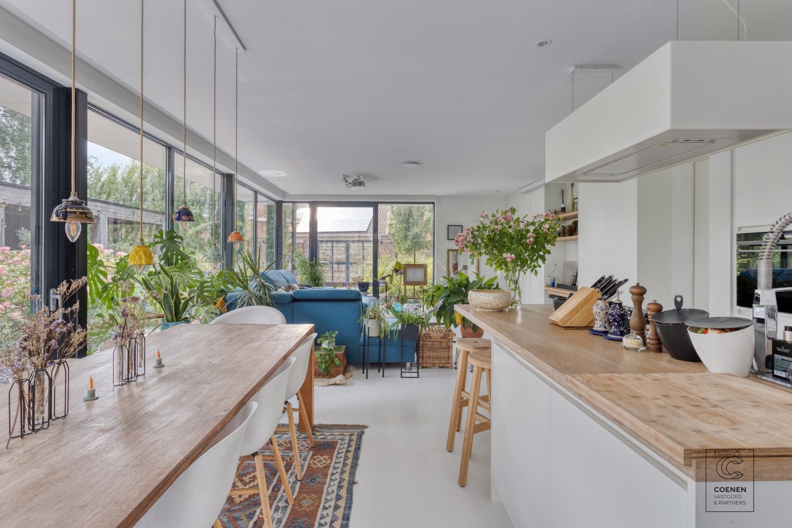 Prachtig, instapklare laagbouwwoning met 4 slaapkamer op een perceel van 995 m²! foto 7