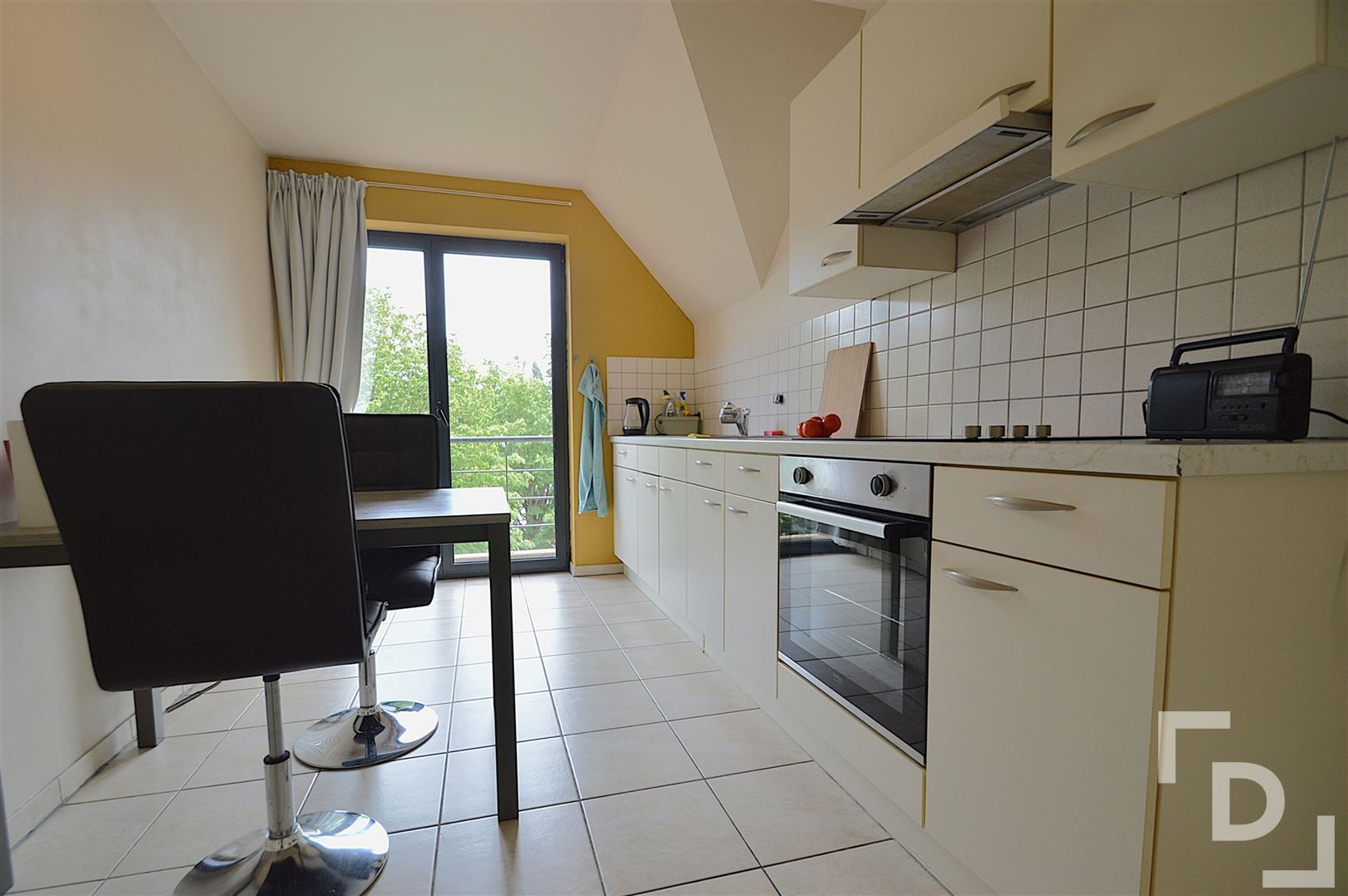 Dakappartement met terras te huur op centrale locatie in Ieper foto 5