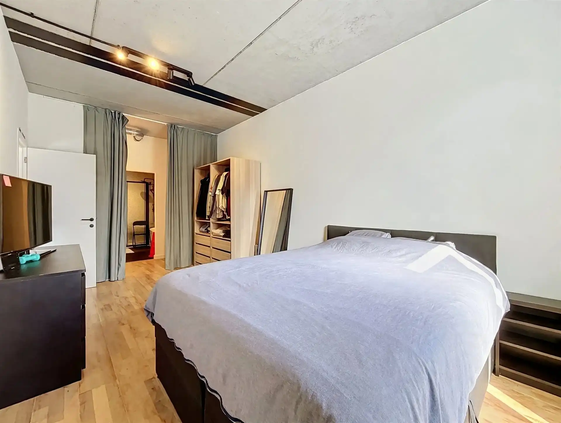 Modern gelijkvloers appartement met tuin van 200m²! foto 10