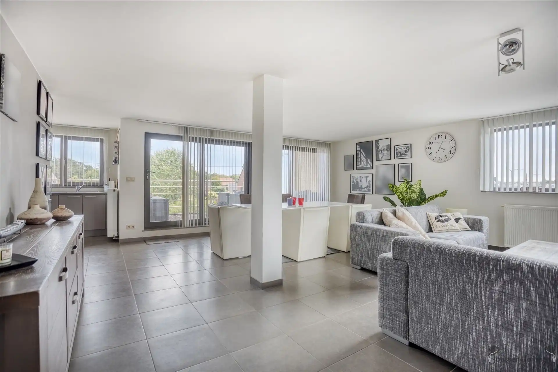 Instapklaar duplex appartement met 3 slaapkamers te Heppen (Leopoldsburg) foto {{pictureIndex}}