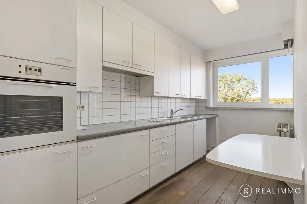Ruim appartement met 3 slaapkamers én garage in het hartje Zwevegem! foto 8