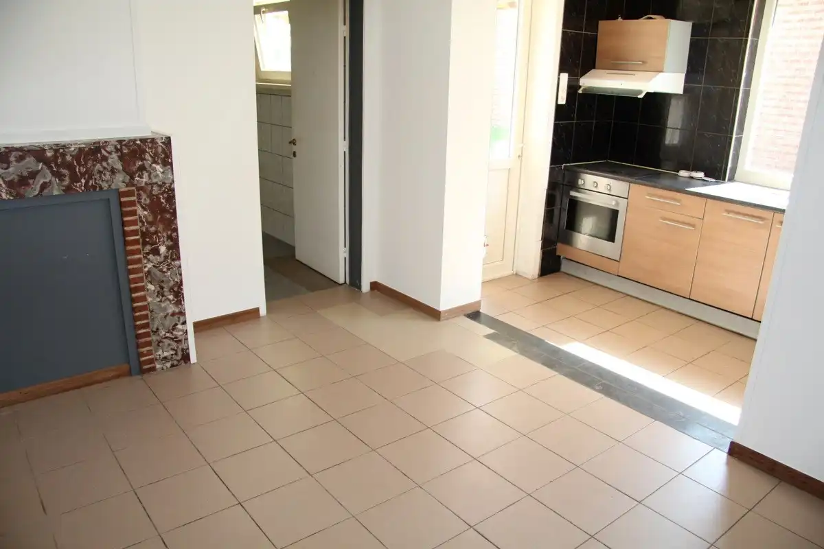 Woning met 2 slaapkamers, stalling en diepe tuin foto 5