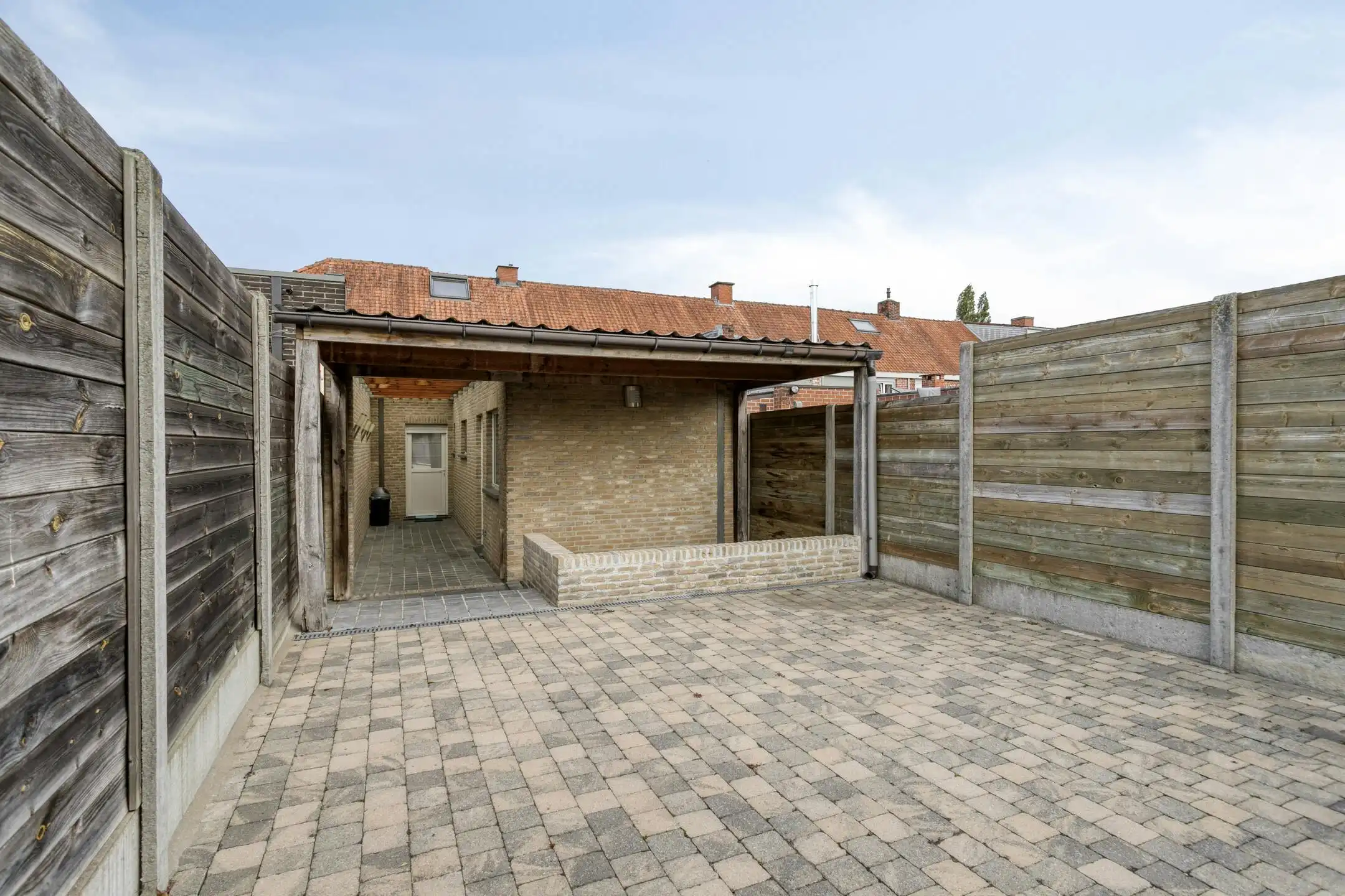 Instapklare gezinswoning met gezellige tuin in Roeselare foto 16