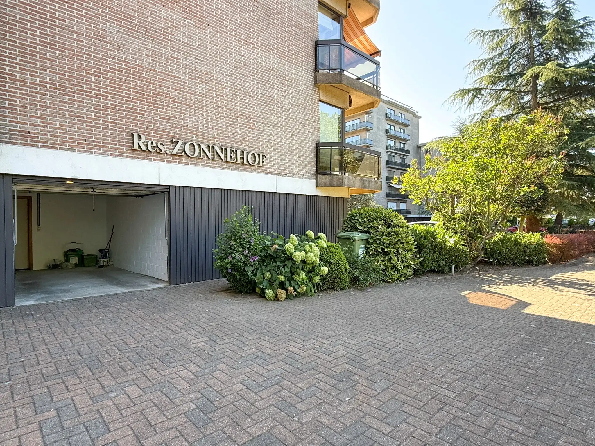 Appartement met twee slaapkamers en twee terrassen in het centrum van Beveren foto 13