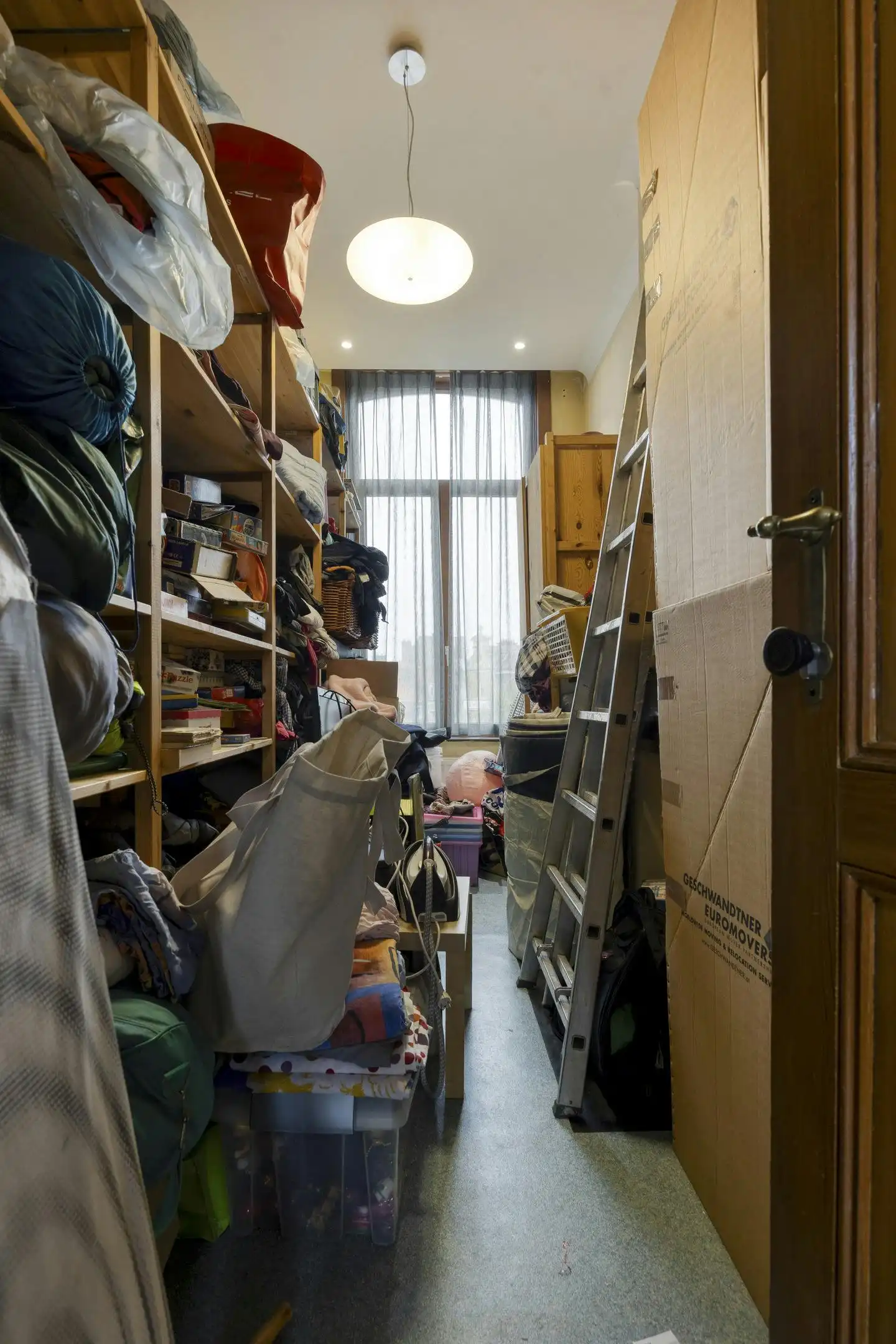 Op te frissen herenhuis met 7 slaapkamers en stadstuin. foto 18