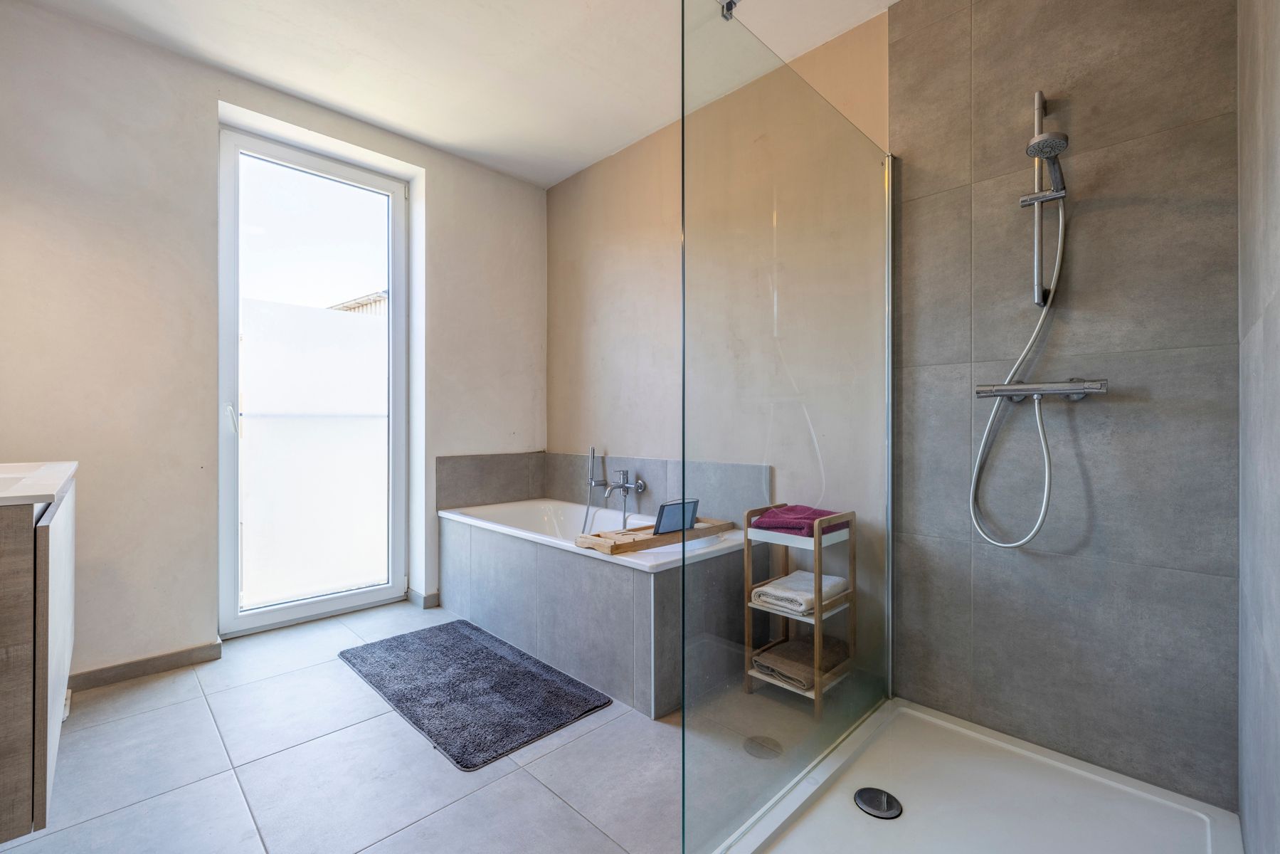 Heel recente woning met 3 slaapkamers en tuin foto 11