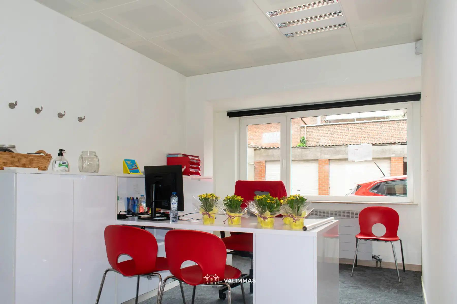 Commercieel gelegen gelijkvloerse kantoor- of handelsruimte  foto 8