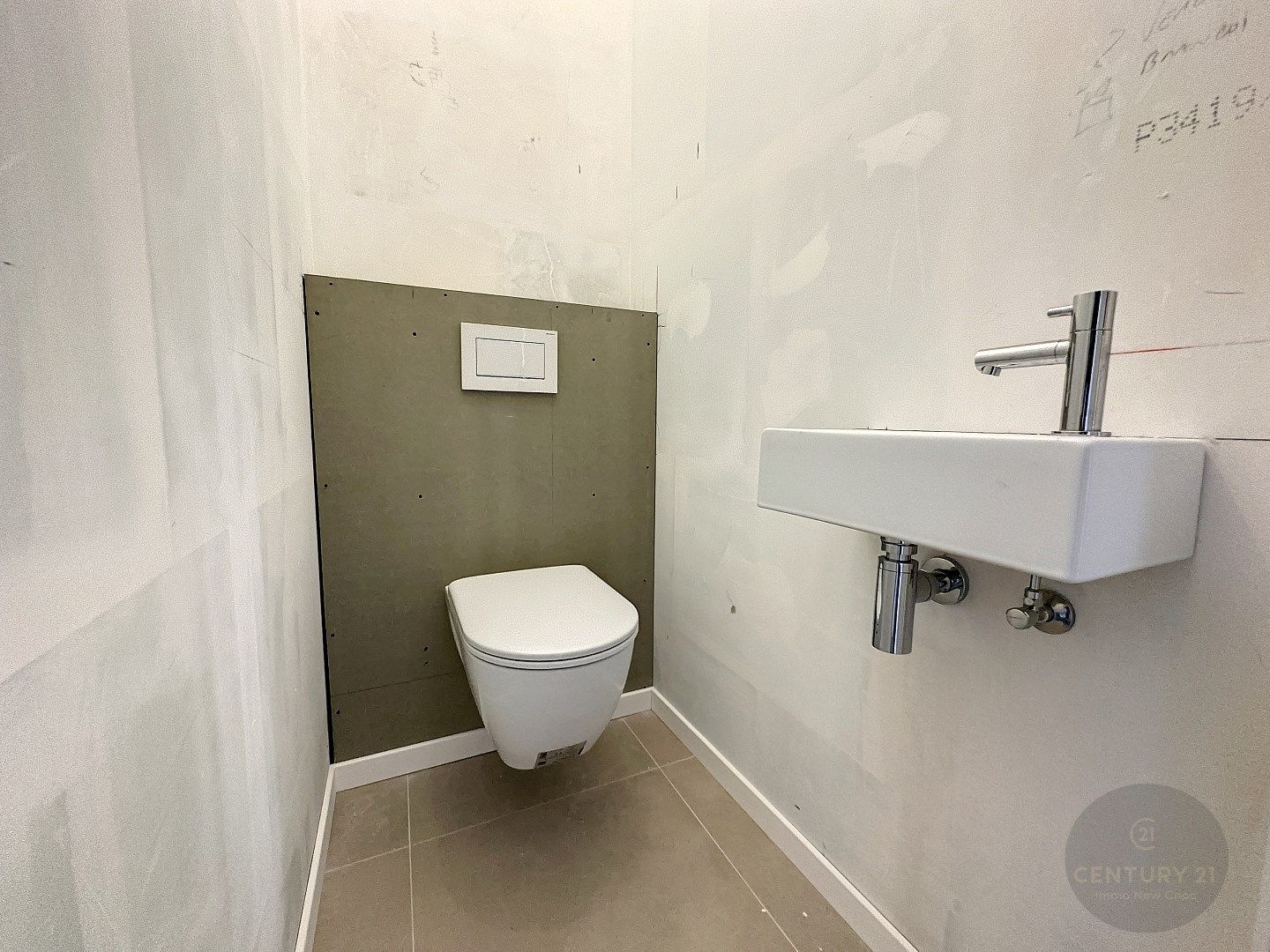 NIEUW en ZEER RUIM gelijkvloersappartement foto 14