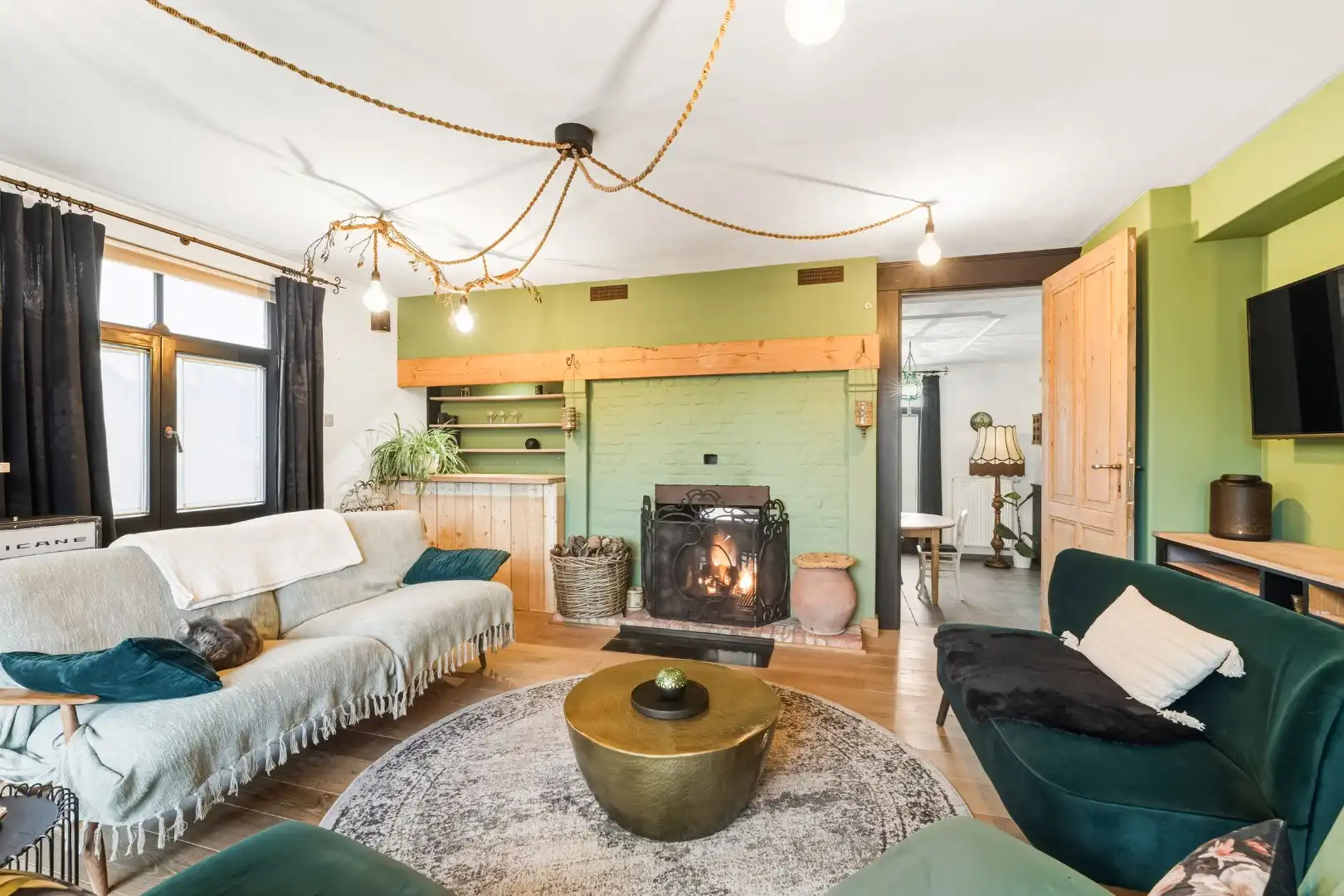 Charmante woning met o.a. 5 kamers en bureau foto 4