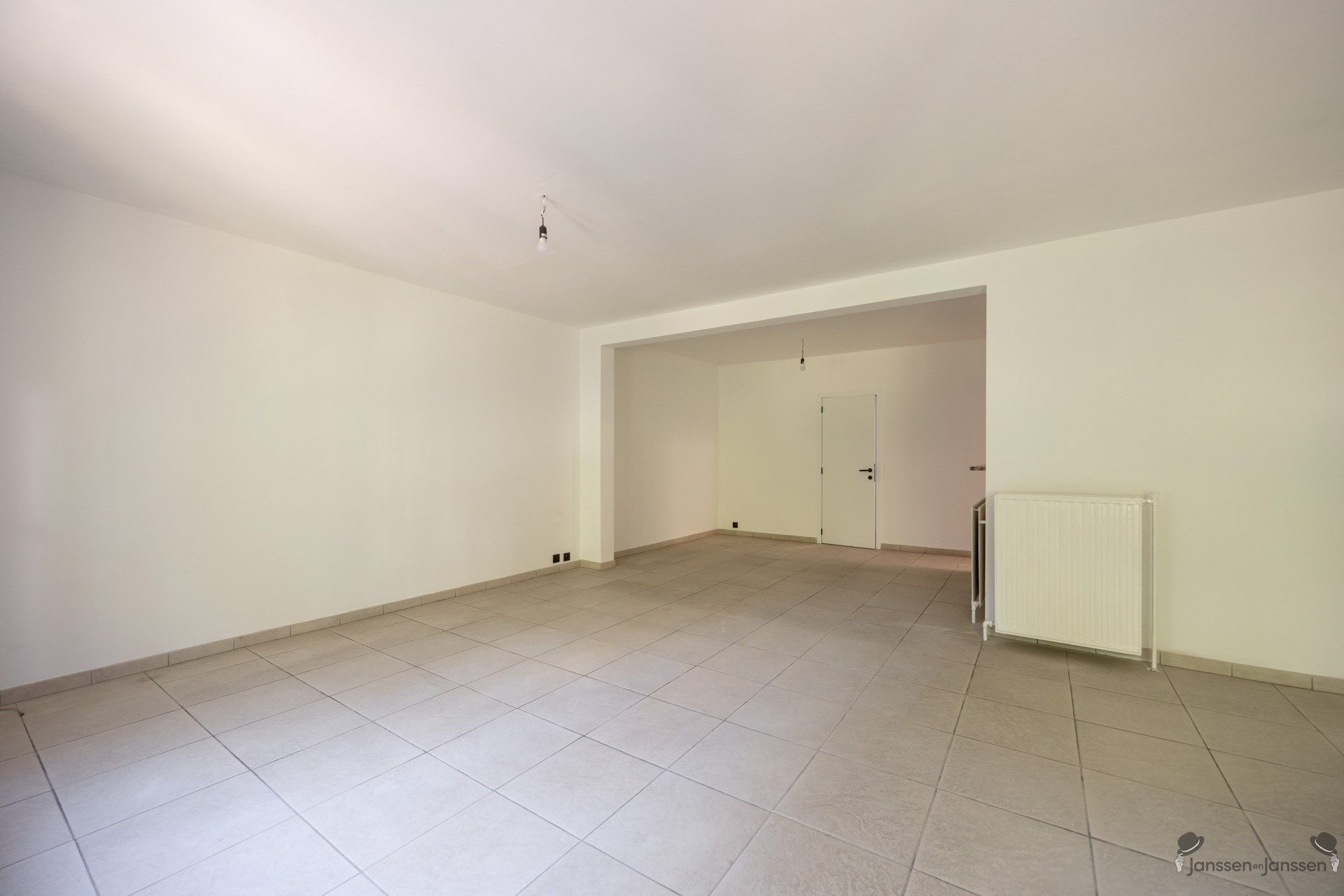 Ruim duplexappartement met twee slaapkamers te koop op het 2e verdiep in hartje Aarschot. foto 7