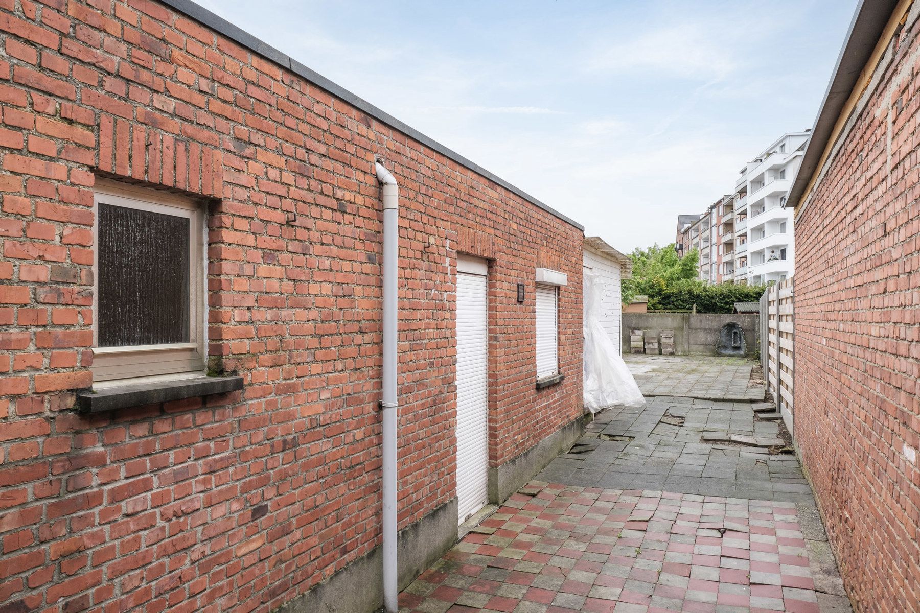 Centraal gelegen, charmant rijhuis met veel potentieel foto 10