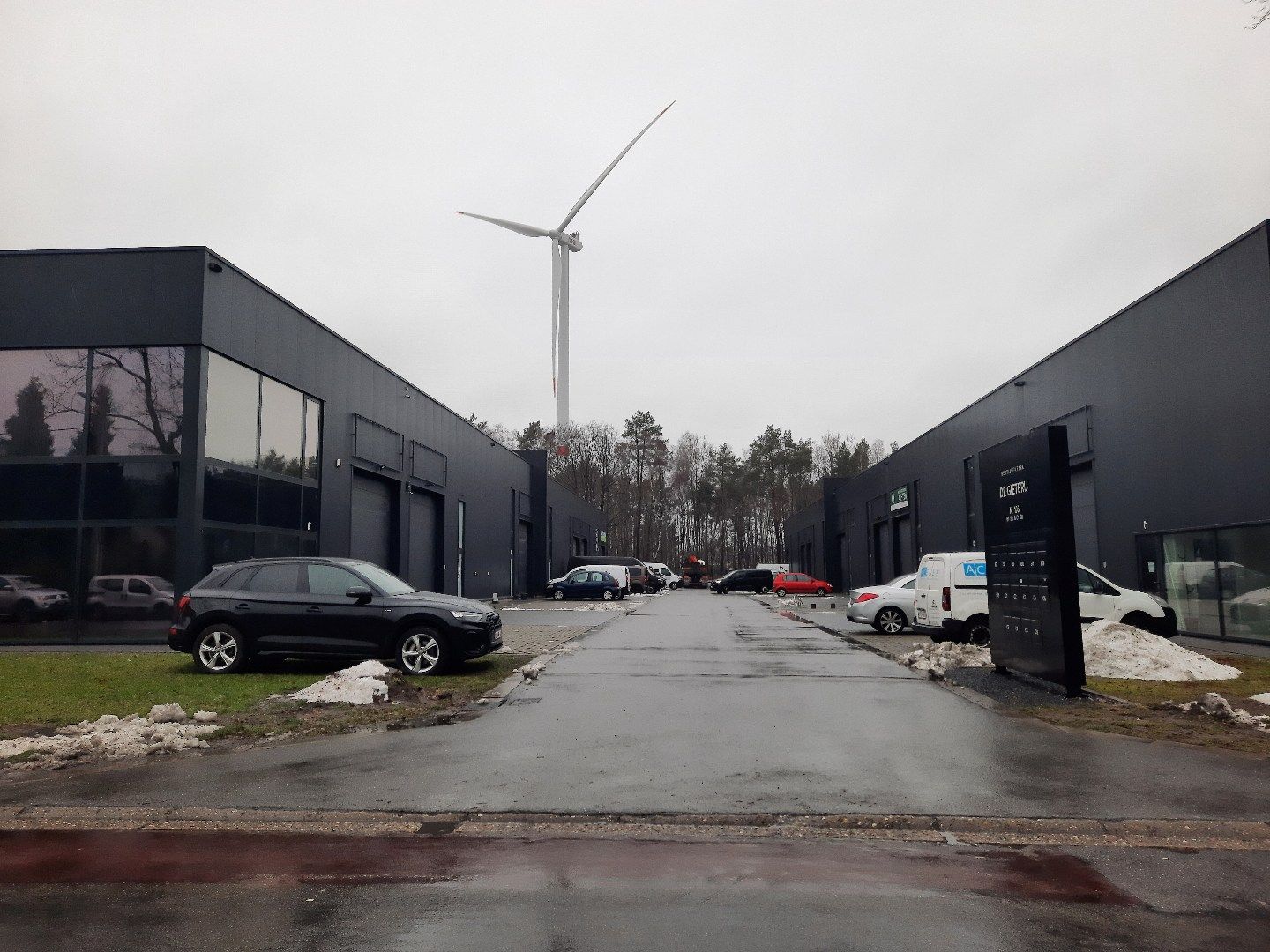 Hoogwaardig KMO-bedrijfsgebouw 187 m² met mezzanine in strategische bedrijventerrein (Winterslag-Genk). foto 4