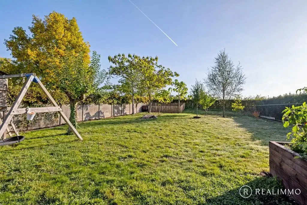 Stijlvol gerenoveerde woning met loods aan de voet van de Kluis! foto 2
